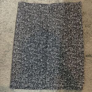 LuLaRoe Black and White Textured stretchy skirt